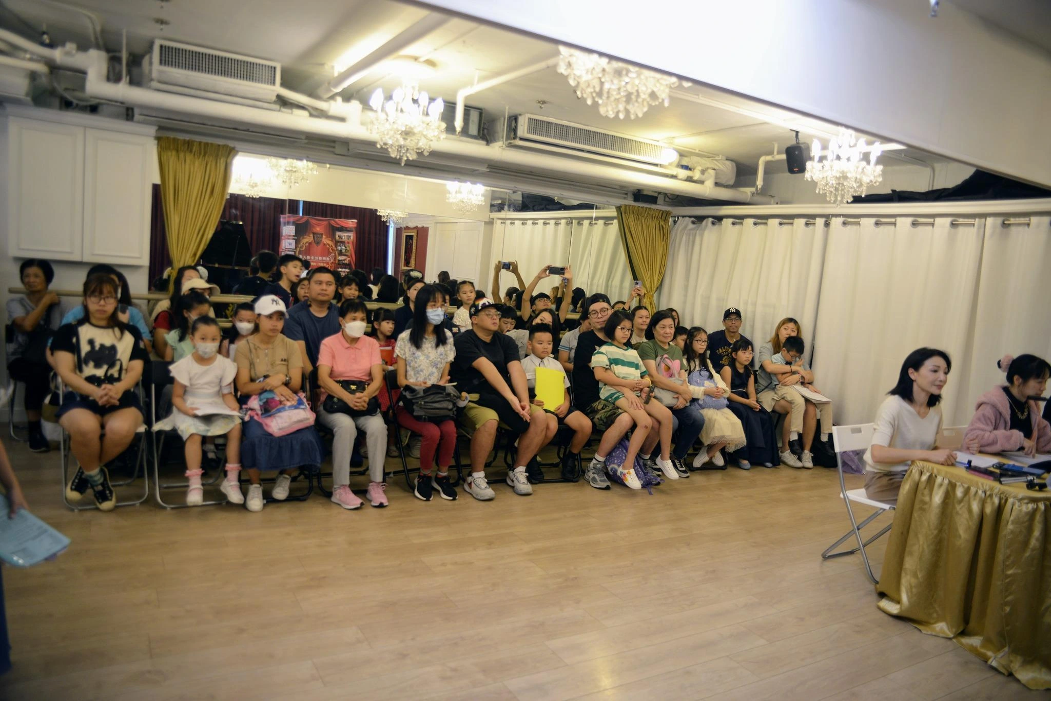 2023國際聯校音樂大賽參賽者及家長大合照