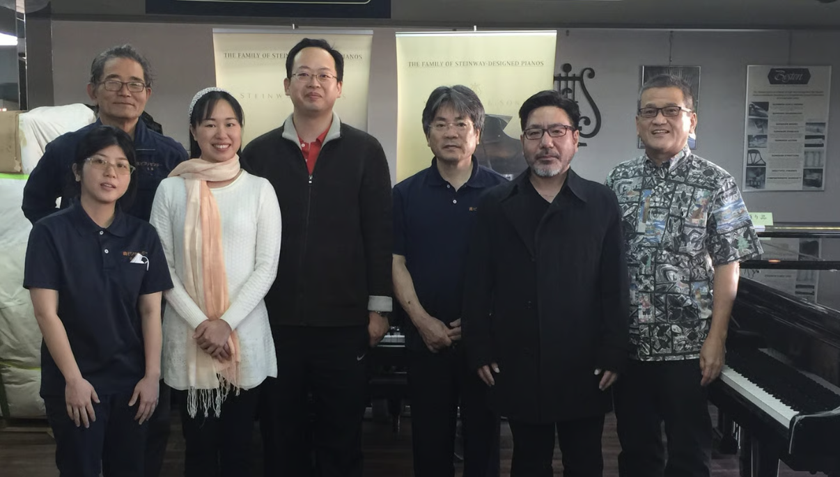 香港團隊與沖繩音樂業界及鋼琴伙伴合照