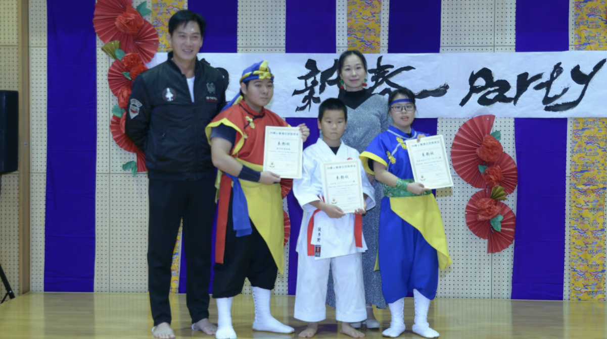 沖繩宮里兒童中心迎新活動學生表揚合照