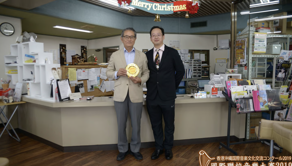 香港代表向沖繩合作伙伴致送紀念品