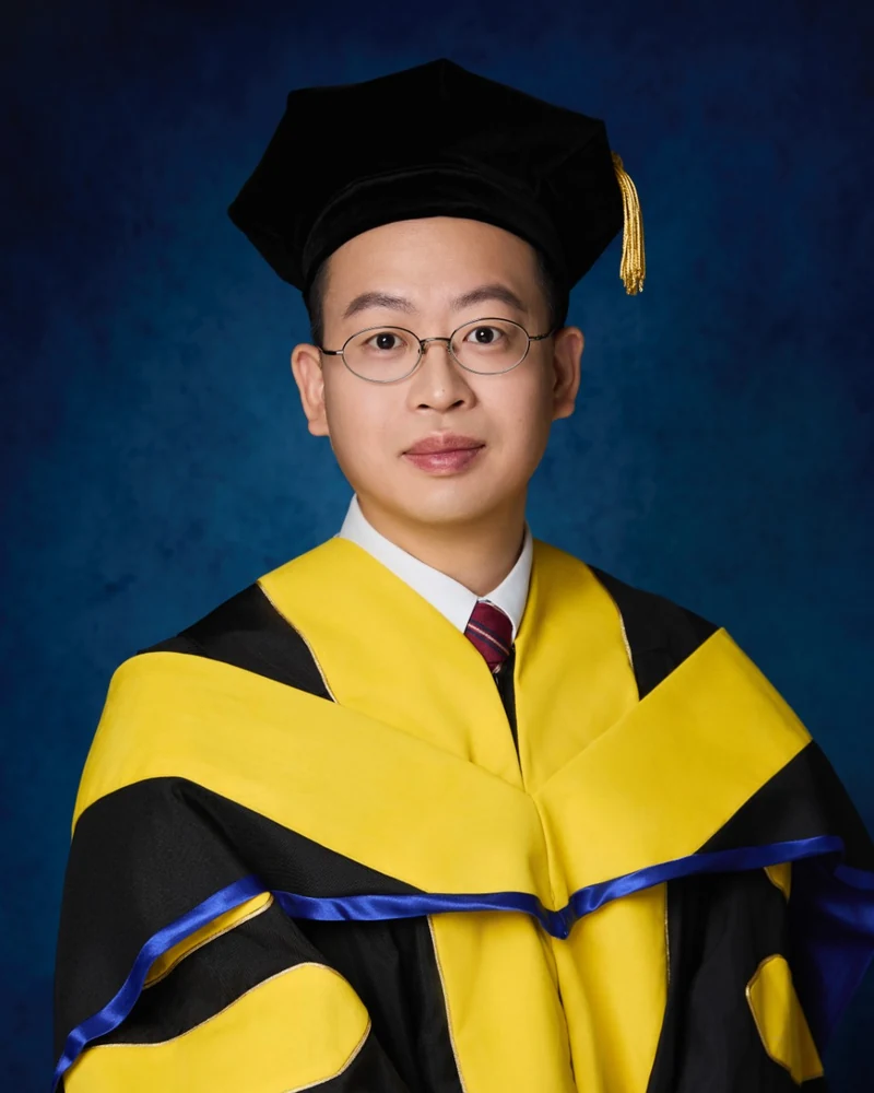 甘偉健博士 Dr John KAM