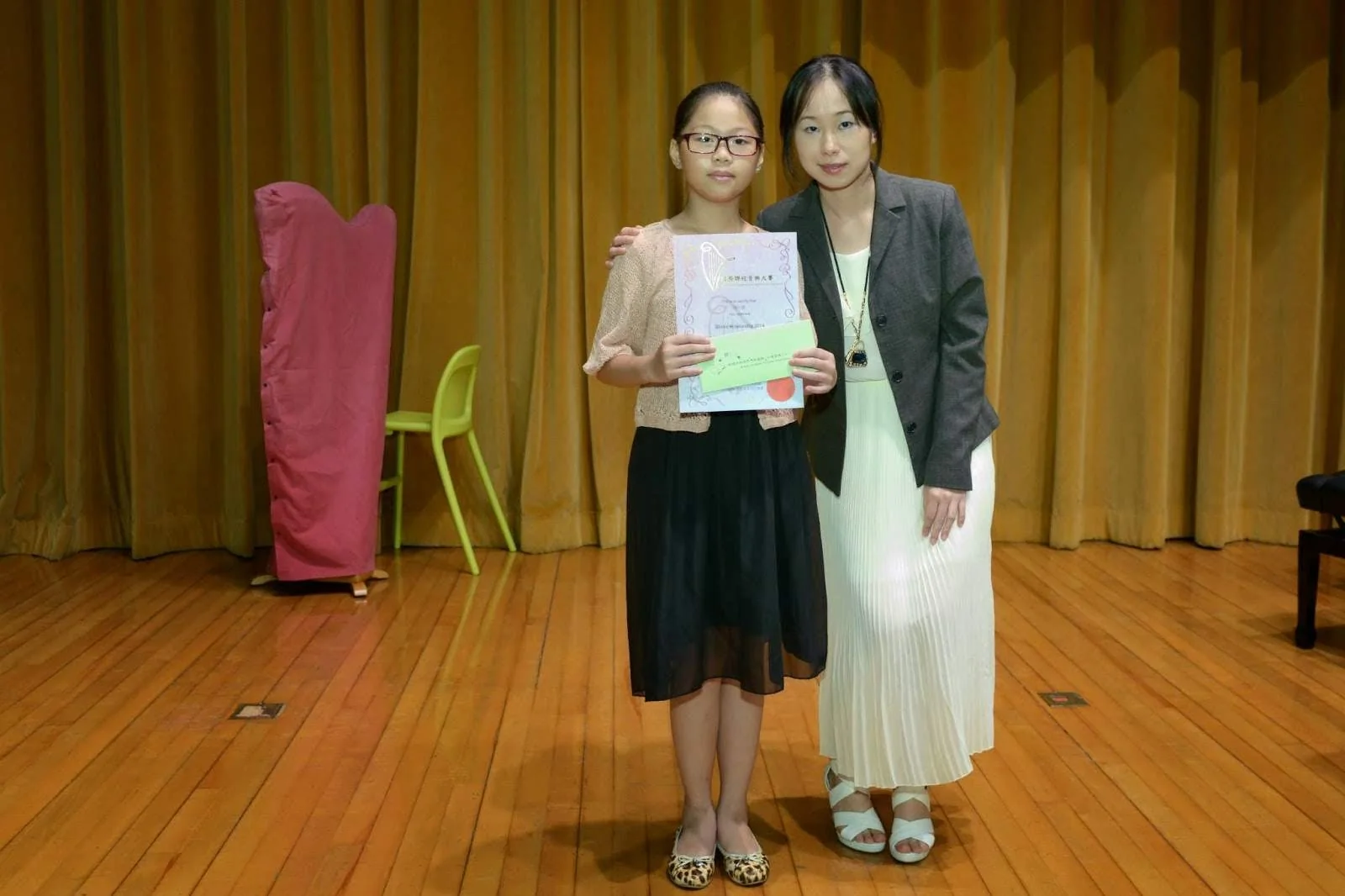 歷屆獎學金得主與大會代表合照